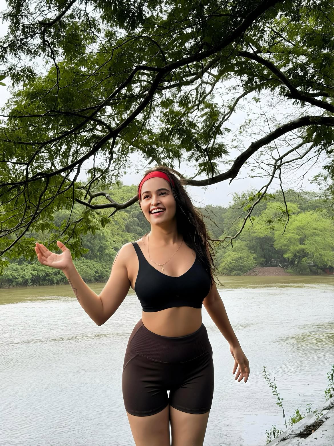 कौशिकी राठौर का सिजलिंग लुक