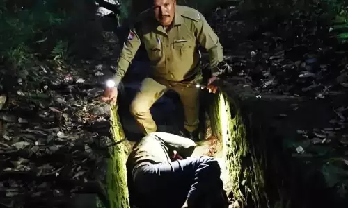Nainital: खाई में गिरा चर्च कर्मी, उपचार के लिए अस्पताल में भर्ती Nainital: खाई में गिरा चर्च कर्मी, उपचार के लिए अस्पताल में भर्ती