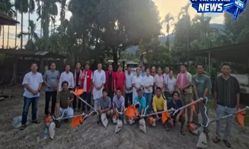 Arunachal: ओकेन तायेंग की पहल, सफाई अभियान के लिए गांव को मिले जरूरी उपकरण Arunachal: ओकेन तायेंग की पहल, सफाई अभियान के लिए गांव को मिले जरूरी उपकरण