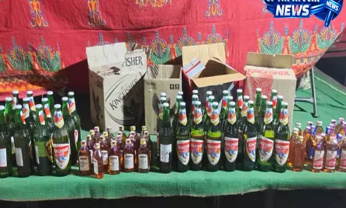 हैदराबाद में पुलिस का सघन अभियान, शराब के साथ वाहन भी हुए जब्त हैदराबाद में पुलिस का सघन अभियान, शराब के साथ वाहन भी हुए जब्त