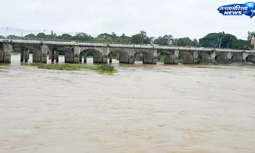 Karnataka : भारी बारिश से सुधरे हालात, बारिश की कमी 42% से घटकर 35% हुई Karnataka : भारी बारिश से सुधरे हालात, बारिश की कमी 42% से घटकर 35% हुई