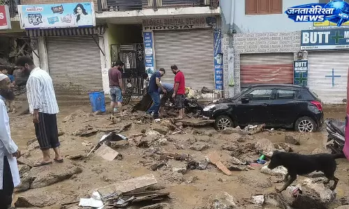 Jammu : भारी बारिश से डोडा में तबाही, मलबे में दबीं कई गाड़ियां Jammu : भारी बारिश से डोडा में तबाही, मलबे में दबीं कई गाड़ियां