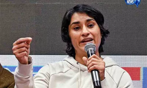 विनेश फोगाट केस: Delhi HC का WFI को जल्द फैसला लेने का आदेश विनेश फोगाट केस: Delhi HC का WFI को जल्द फैसला लेने का आदेश