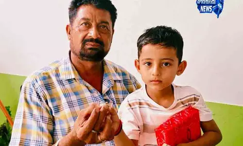 Fatehabad: मासूम ने लौटाया 40 हजार का सोना, लोग कर रहे तारीफ Fatehabad: मासूम ने लौटाया 40 हजार का सोना, लोग कर रहे तारीफ