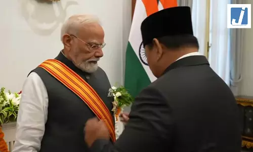 इंडोनेशिया ने भी पीएम मोदी को सर्वोच्च सम्मान से नवाजा, बिन्तांग अदिपुर्ना मेडल से हुए सम्मानित इंडोनेशिया ने भी पीएम मोदी को सर्वोच्च सम्मान से नवाजा, बिन्तांग अदिपुर्ना मेडल से हुए सम्मानित