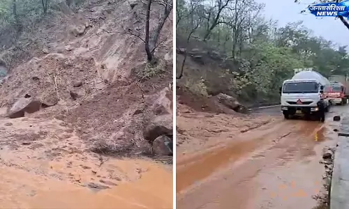 मुंबई-नासिक हाईवे पर कसारा घाट में भूस्खलन, पहाड़ी का हिस्सा गिरा मुंबई-नासिक हाईवे पर कसारा घाट में भूस्खलन, पहाड़ी का हिस्सा गिरा
