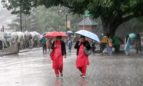 भारी बारिश के अलर्ट के बीच मुंबई और ठाणे में कल स्कूल बंद रहेंगे भारी बारिश के अलर्ट के बीच मुंबई और ठाणे में कल स्कूल बंद रहेंगे