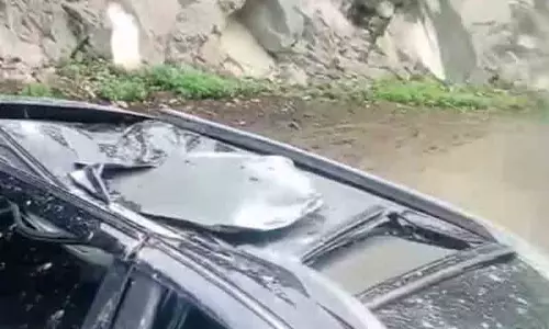 भरमौर में कार पर बोल्डर गिरने से 14 वर्षीय बच्चे की मौत भरमौर में कार पर बोल्डर गिरने से 14 वर्षीय बच्चे की मौत