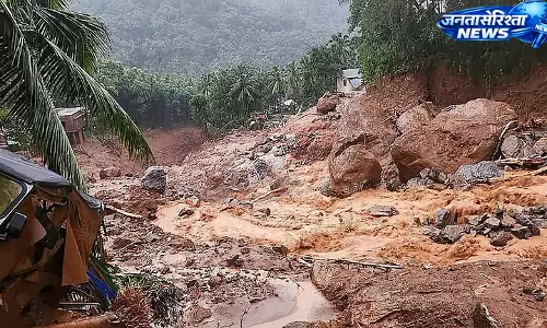 Wayanad : भारी बारिश के बाद बड़ा लैंडस्लाइड, टनल प्रोजेक्ट के मजदूरों के फंसे होने की आशंका Wayanad : भारी बारिश के बाद बड़ा लैंडस्लाइड, टनल प्रोजेक्ट के मजदूरों के फंसे होने की आशंका