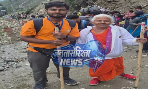 अमरनाथ यात्रा में दिखा बुजुर्ग महिला का जज्बा, 70 की उम्र में अकेले कर रहीं कठिन सफर अमरनाथ यात्रा में दिखा बुजुर्ग महिला का जज्बा, 70 की उम्र में अकेले कर रहीं कठिन सफर