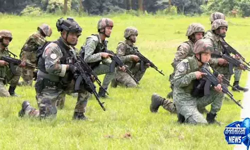 Kupwara ऑपरेशन: आतंकी ठिकाने से गोला-बारूद बरामद Kupwara ऑपरेशन: आतंकी ठिकाने से गोला-बारूद बरामद
