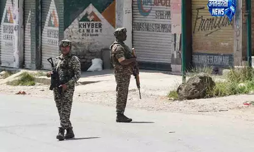Shopian में लश्कर के दो आतंकवादियों की तलाश तीसरे दिन में जारी Shopian में लश्कर के दो आतंकवादियों की तलाश तीसरे दिन में जारी