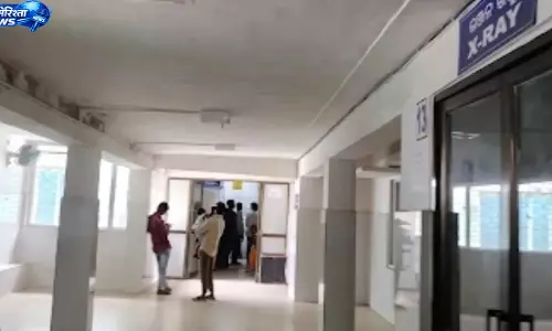 आंगनवाड़ी केंद्र की छत का प्लास्टर गिरा, तीन बच्चे गंभीर घायल; जांच की मांग