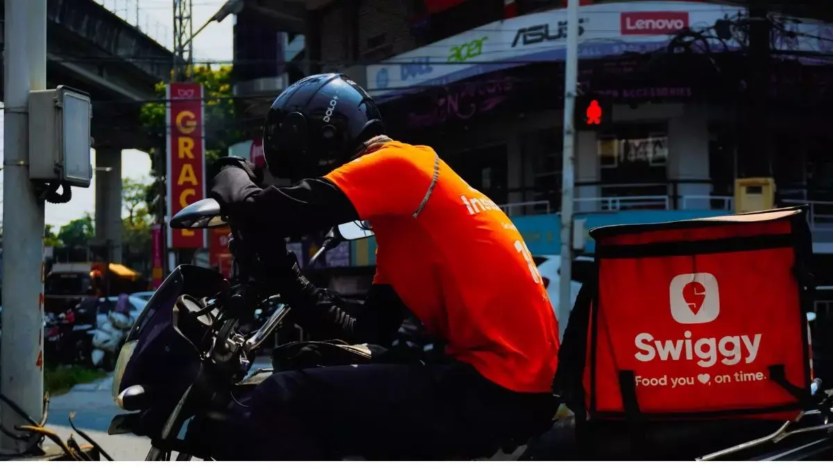 Swiggy के शेयरों में जोरदार उछाल, घरेलू निवेशकों की हिस्सेदारी 50% के पार Swiggy के शेयरों में जोरदार उछाल, घरेलू निवेशकों की हिस्सेदारी 50% के पार