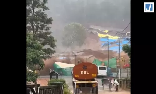 कुदरत का कहर LIVE वीडियो, लैंडस्लाइड में 2 लोगों की मौत कई घायल कुदरत का कहर LIVE वीडियो, लैंडस्लाइड में 2 लोगों की मौत कई घायल