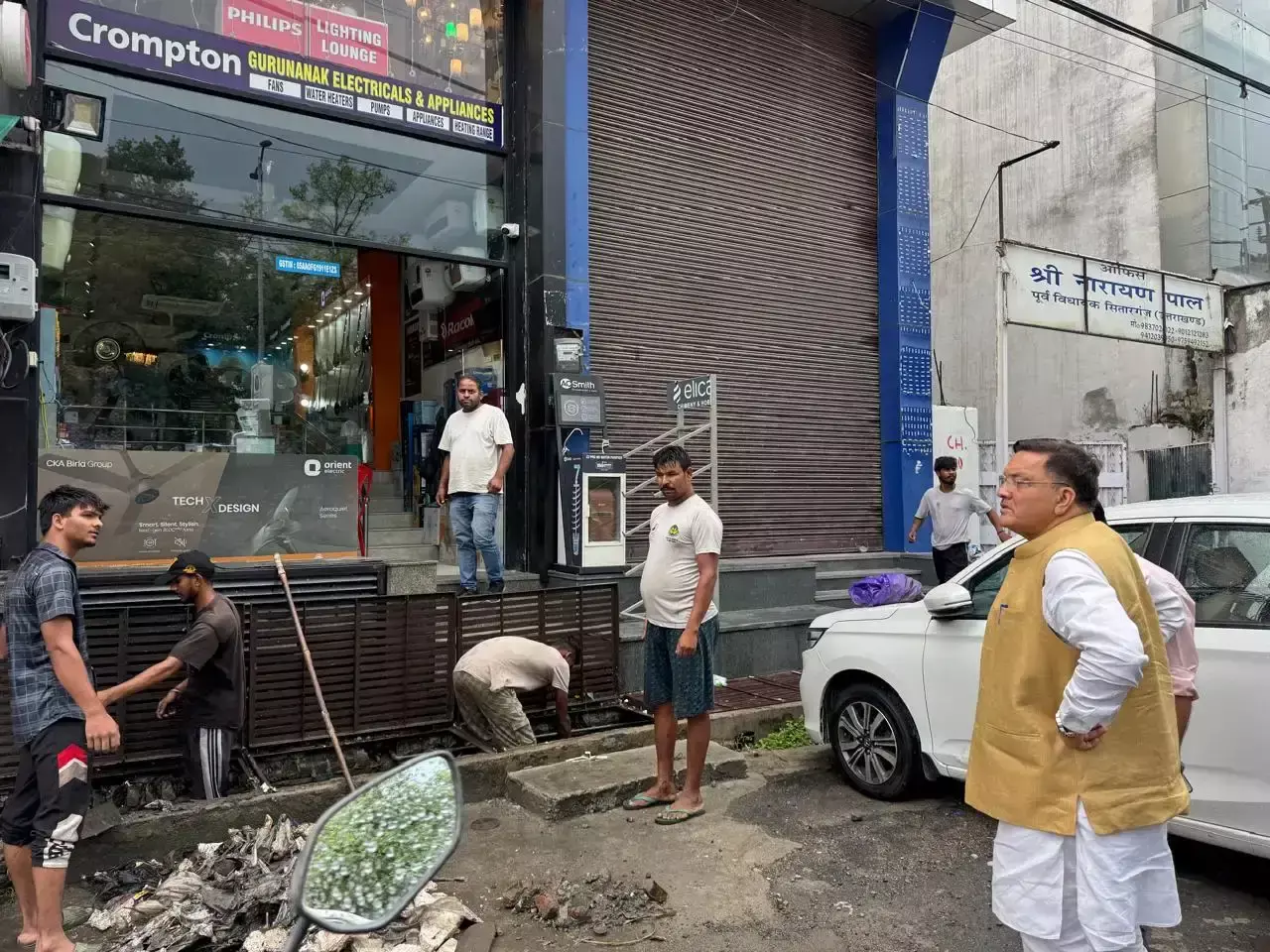Haldwani: बारिश के बीच महापौर ने नालों और जल निकासी व्यवस्था का लिया जायजा