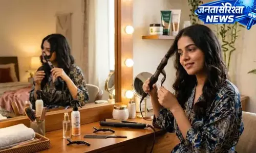 स्ट्रेटेनर और कर्लर इस्तेमाल में न करें ये गलतियां स्ट्रेटेनर और कर्लर इस्तेमाल में न करें ये गलतियां