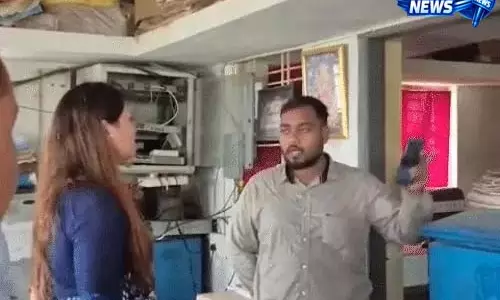 बिजली व्यवस्था पर विधायक का सरप्राइज इंस्पेक्शन, लापरवाही पर JE को लगाई फटकार बिजली व्यवस्था पर विधायक का सरप्राइज इंस्पेक्शन, लापरवाही पर JE को लगाई फटकार