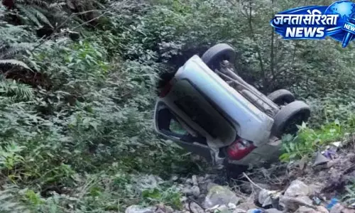 चार दोस्तों की कार दुर्घटनाग्रस्त, 3 की मौत चार दोस्तों की कार दुर्घटनाग्रस्त, 3 की मौत