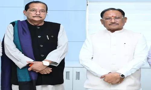 मुख्यमंत्री विष्णुदेव साय से झारखंड के वित्त मंत्री राधाकृष्ण किशोर ने की सौजन्य भेंट मुख्यमंत्री विष्णुदेव साय से झारखंड के वित्त मंत्री राधाकृष्ण किशोर ने की सौजन्य भेंट