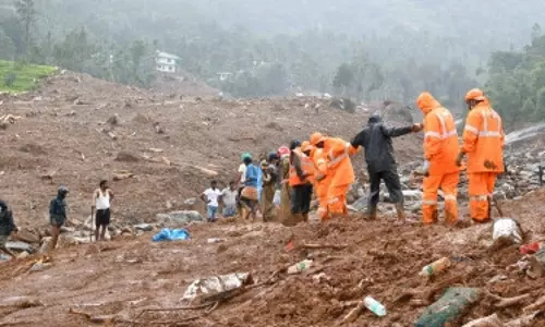 वायनाड में मिट्टी धंसने से पांच लोगों की मौत, बचाव दल लापता लोगों की तलाश में जुटे