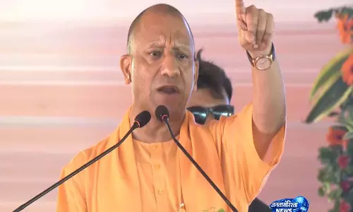 वक्फ अनियमितताओं पर CM योगी का SP-कांग्रेस पर हमला