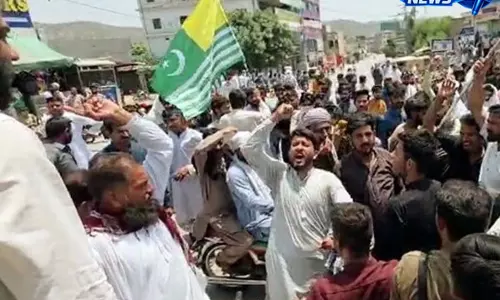 पाकिस्तान के लिए मुसीबत बना PoK, सरकार के सामने संकट