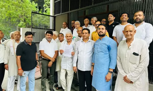 Compensation. की मांग को लेकर कलेक्ट्रेट पहुंचे कनावनी के किसान