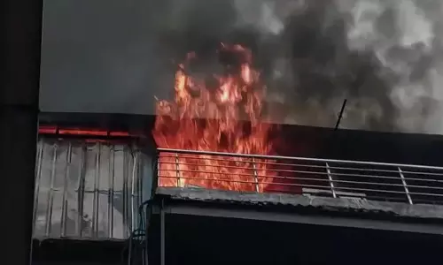 Ghaziabad   बाजार में हड़कंप, आग से बड़ा नुकसान