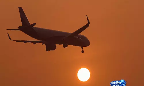 Delhi और मुंबई में भारी बारिश से उड़ानों का संचालन प्रभावित, एयरलाइंस ने एडवाइज़री जारी कीं
