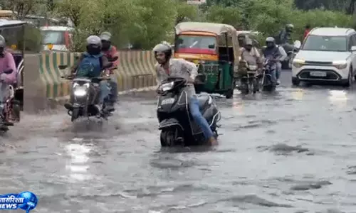 Noida, में मानसून आफत, नाले ओवरफ्लो और हादसे का डर