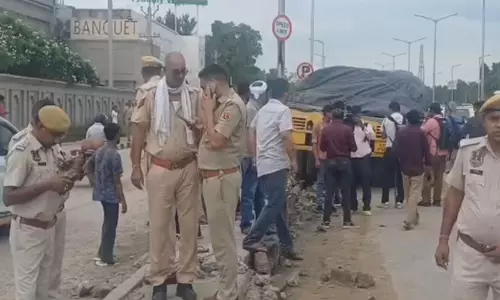 Jaipur Road Accident: घायल व्यक्ति की मौत, मृतकों की संख्या बढ़कर चार हुई Jaipur Road Accident: घायल व्यक्ति की मौत, मृतकों की संख्या बढ़कर चार हुई