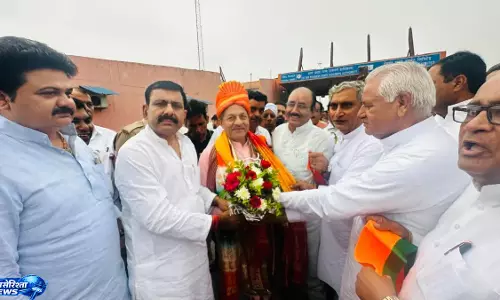 Rohana टोल प्लाजा बना स्वागत स्थल, भाजपा नेताओं ने दिखाई एकजुटता Rohana टोल प्लाजा बना स्वागत स्थल, भाजपा नेताओं ने दिखाई एकजुटता