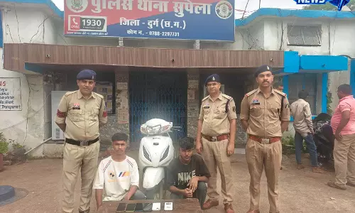 अपहरण-लूट कांड का खुलासा: 2 आरोपी और 4 नाबालिग गिरफ्तार अपहरण-लूट कांड का खुलासा: 2 आरोपी और 4 नाबालिग गिरफ्तार