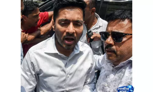 महिलाओं की सुरक्षा पर अभिषेक बनर्जी ने BJP सरकार को घेरा महिलाओं की सुरक्षा पर अभिषेक बनर्जी ने BJP सरकार को घेरा