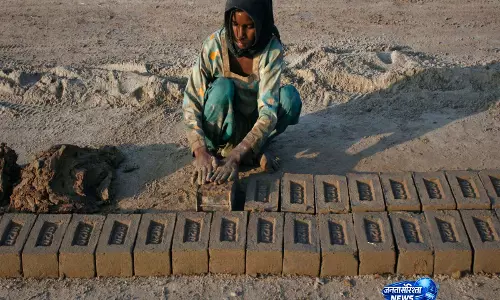Pakistan में शिक्षा की आपातकालीन स्थिति लड़खड़ा रही है, क्योंकि 2.5 करोड़ से ज़्यादा बच्चे स्कूल से बाहर Pakistan में शिक्षा की आपातकालीन स्थिति लड़खड़ा रही है, क्योंकि 2.5 करोड़ से ज़्यादा बच्चे स्कूल से बाहर