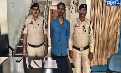 धमनी बस्ती में हाथ में छुरी लेकर लोगों को डराने वाला युवक गिरफ्तार