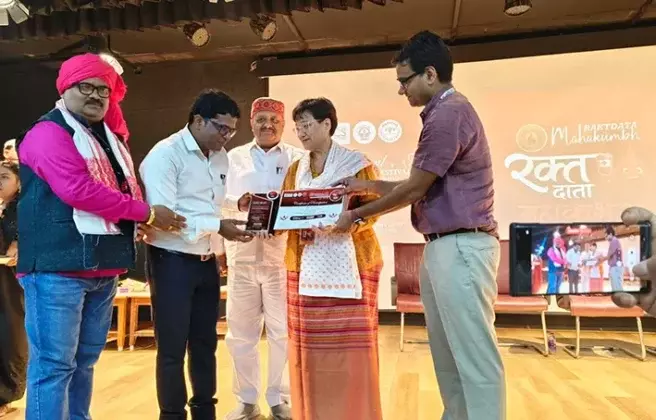 Pasighat: ऐनी ताकी तलोह को पुरस्कार देकर उपलब्धियों का किया गया सम्मान Pasighat: ऐनी ताकी तलोह को पुरस्कार देकर उपलब्धियों का किया गया सम्मान
