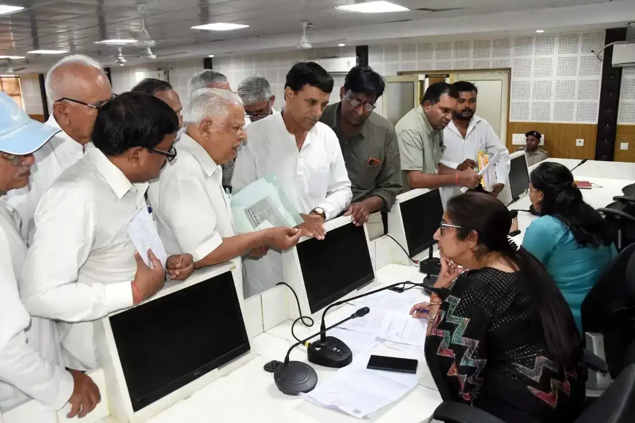 Hisar: रोडवेज कर्मचारियों की मांगों के समर्थन में पेंशनर्स ने उठाई आवाज Hisar: रोडवेज कर्मचारियों की मांगों के समर्थन में पेंशनर्स ने उठाई आवाज