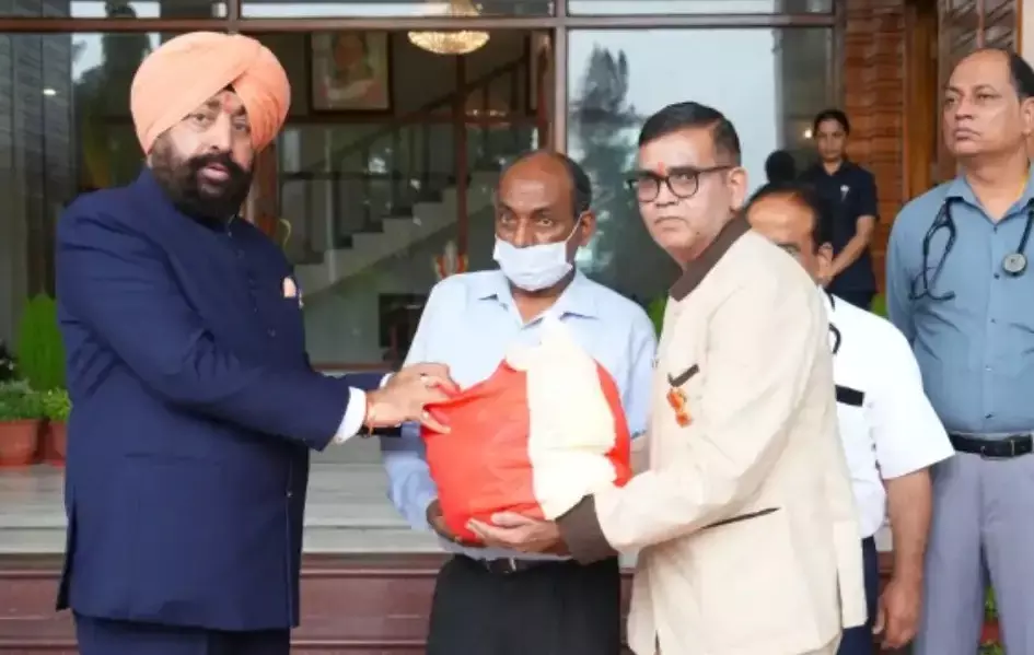 Dehradun: टीबी उन्मूलन अभियान को मिला बल, राज्यपाल ने वितरित कीं पोषण किट Dehradun: टीबी उन्मूलन अभियान को मिला बल, राज्यपाल ने वितरित कीं पोषण किट
