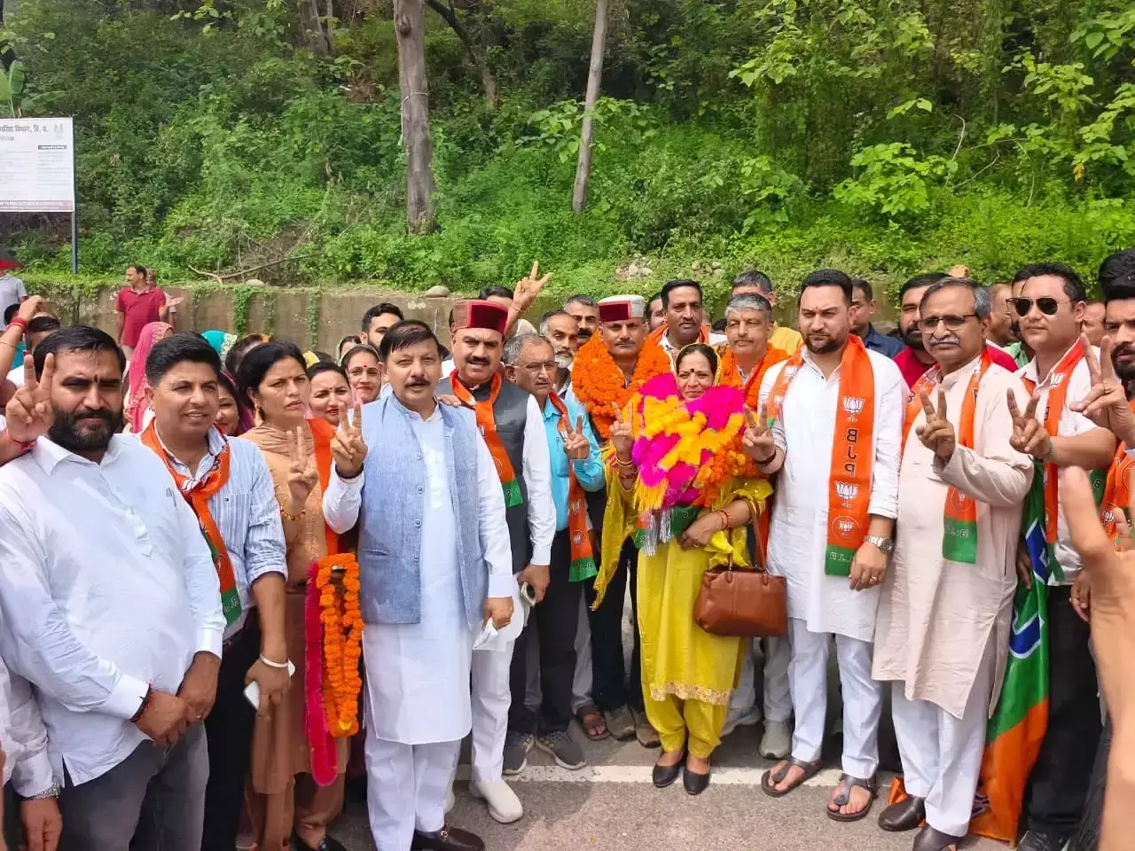 Hamirpur: हमीरपुर जिला परिषद में भाजपा का कब्जा, अध्यक्ष और उपाध्यक्ष दोनों पद जीते Hamirpur: हमीरपुर जिला परिषद में भाजपा का कब्जा, अध्यक्ष और उपाध्यक्ष दोनों पद जीते