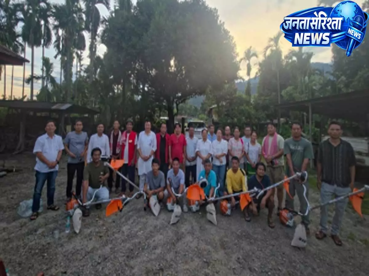 Arunachal: ओकेन तायेंग की पहल, सफाई अभियान के लिए गांव को मिले जरूरी उपकरण Arunachal: ओकेन तायेंग की पहल, सफाई अभियान के लिए गांव को मिले जरूरी उपकरण