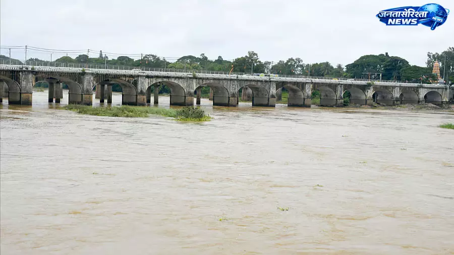 Karnataka : भारी बारिश से सुधरे हालात, बारिश की कमी 42% से घटकर 35% हुई Karnataka : भारी बारिश से सुधरे हालात, बारिश की कमी 42% से घटकर 35% हुई