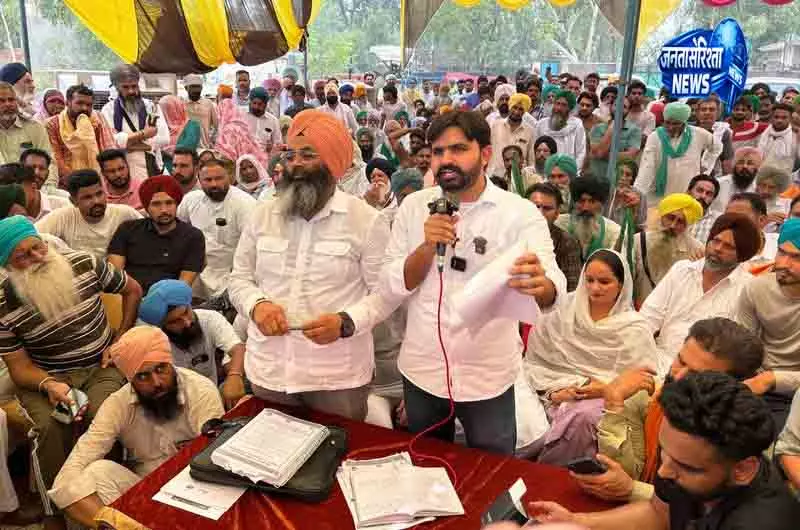 Bathinda में सीमेंट प्लांट के खिलाफ ग्रामीणों का विरोध Bathinda में सीमेंट प्लांट के खिलाफ ग्रामीणों का विरोध