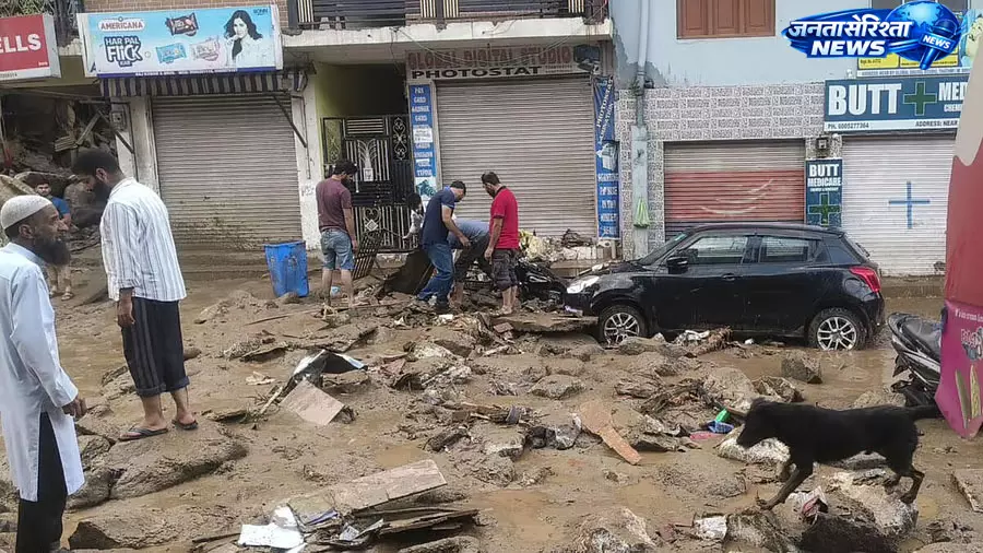 Jammu : भारी बारिश से डोडा में तबाही, मलबे में दबीं कई गाड़ियां Jammu : भारी बारिश से डोडा में तबाही, मलबे में दबीं कई गाड़ियां