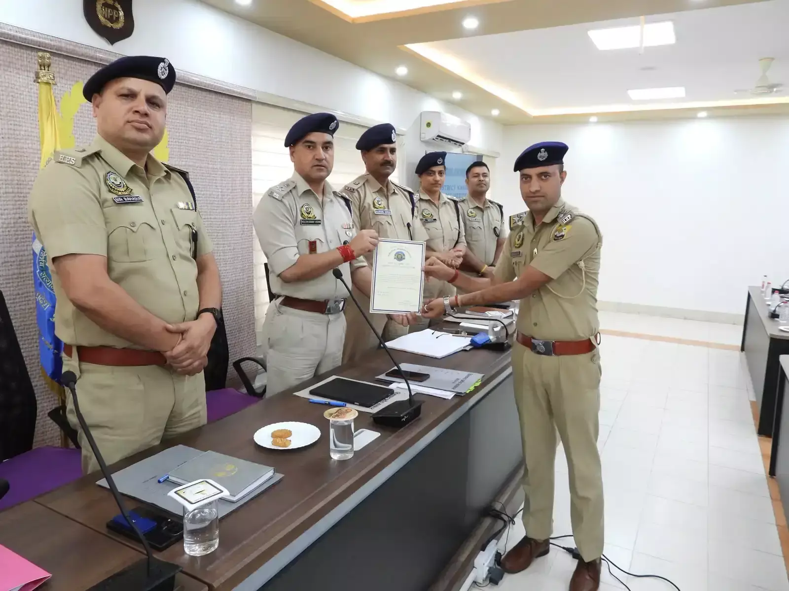 Dharamshala: कानून व्यवस्था मजबूत करने पर कांगड़ा पुलिस का जोर, मासिक बैठक में हुई समीक्षा Dharamshala: कानून व्यवस्था मजबूत करने पर कांगड़ा पुलिस का जोर, मासिक बैठक में हुई समीक्षा