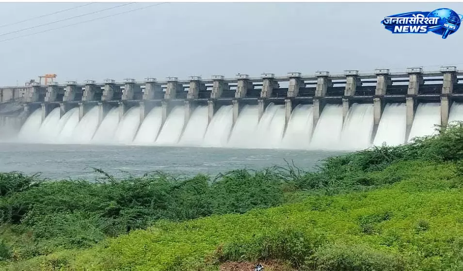Pune : भारी बारिश से बढ़ा खतरा, मुथा नदी किनारे रहने वालों को अलर्ट Pune : भारी बारिश से बढ़ा खतरा, मुथा नदी किनारे रहने वालों को अलर्ट