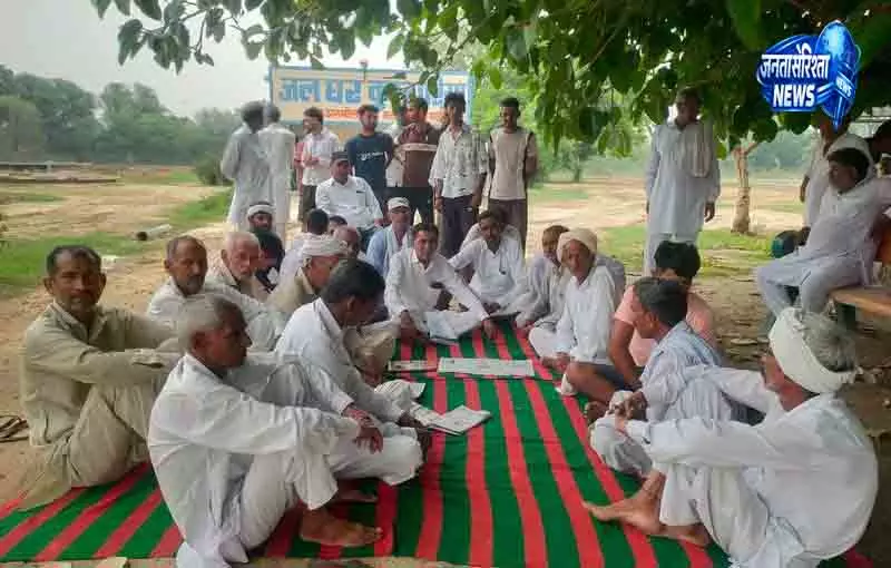 Sirsa में जल संकट गहराया, ग्रामीणों ने खोला मोर्चा Sirsa में जल संकट गहराया, ग्रामीणों ने खोला मोर्चा