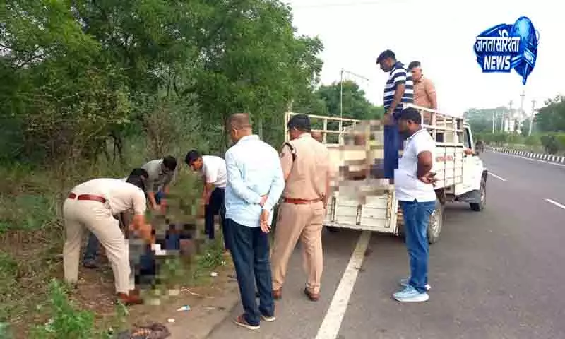 Jhajjar-Gurugram रोड पर मिले दो युवकों के शव, हत्या की आशंका Jhajjar-Gurugram रोड पर मिले दो युवकों के शव, हत्या की आशंका