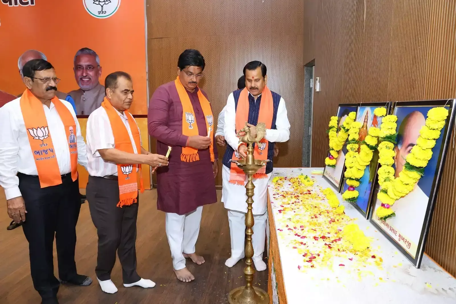 Surat: सूरत भाजपा कार्यालय में मुखर्जी जयंती पर श्रद्धांजलि कार्यक्रम आयोजित Surat: सूरत भाजपा कार्यालय में मुखर्जी जयंती पर श्रद्धांजलि कार्यक्रम आयोजित